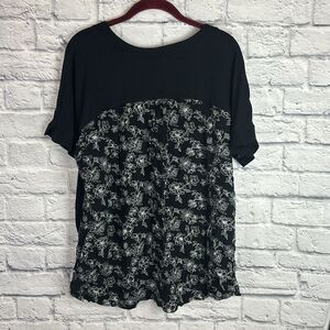 Ava & Viv Loose Fit Black with Floral Print Back Size 1X